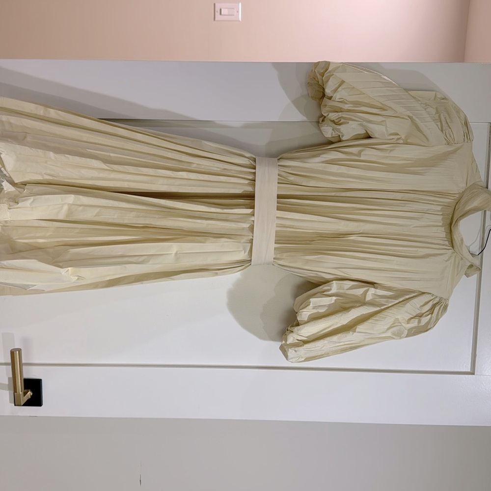 Tia cibani ivory midi kids dress size 9/10
Wore once